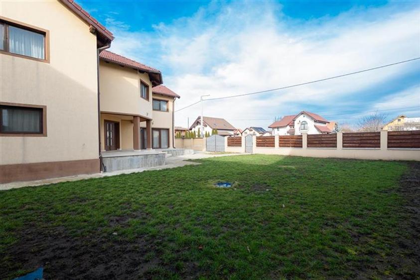 Casă individuală cu 4 camere cu Canalizare în Hărman