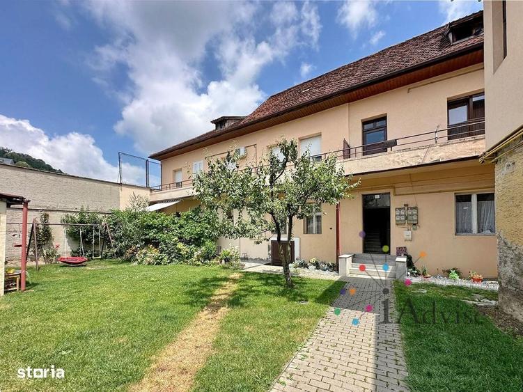 Apartament 3 camere | Centrul Istoric | Poarta Schei | Etaj 1 | Parcar - 1