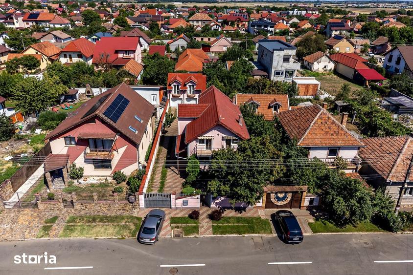 Casă cu 6 camere decomandat cu Teren 500 Mp în Central