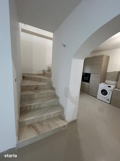 Casă cu 4 camere cu Teren 1090 Mp în Central
