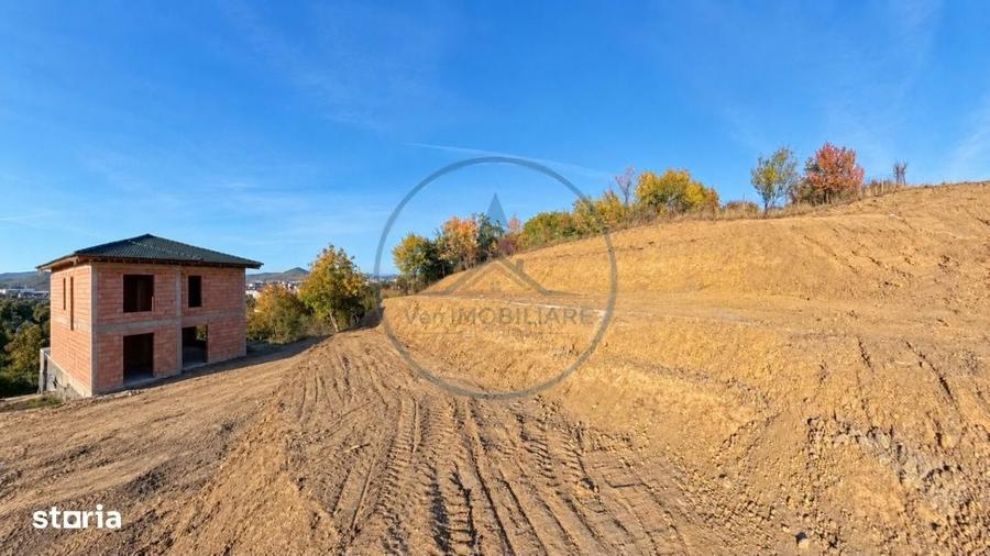 Casă cu 4 camere cu Teren 1000 Mp în Central