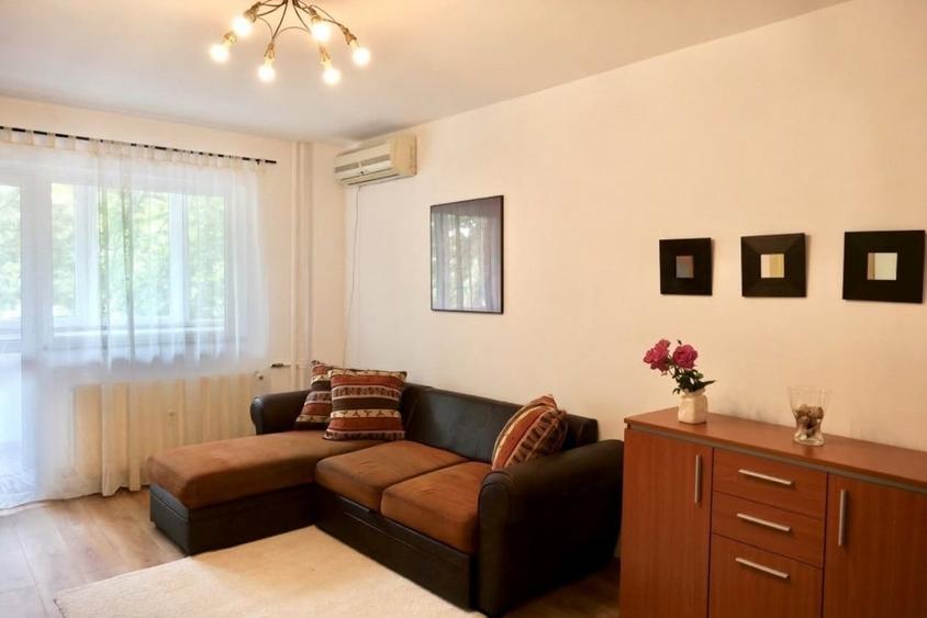 Apartament cu 2 camere decomandat în Basarabia