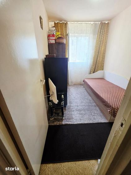 Apartament 3 camere, etaj 3, Malu Ro?u Str. Ri?novenilor - 17
