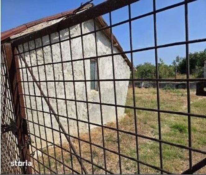 Casă cu 2 camere cu Teren 1722 Mp în Corbu