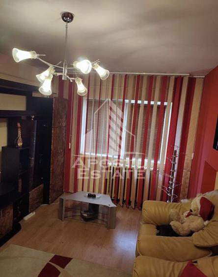 Apartament cu 3 camere decomandat, mobilat în Girocului
