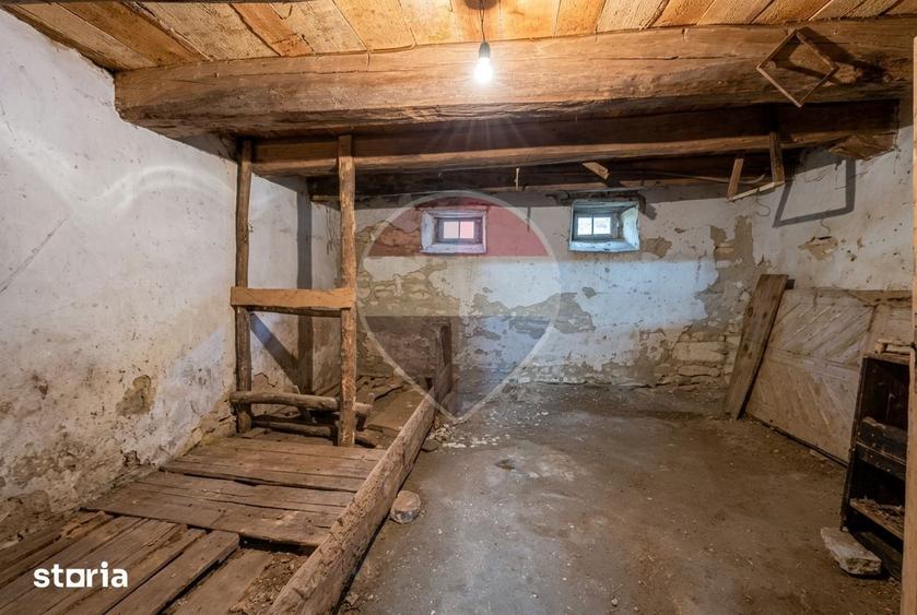 Casă cu 2 camere cu Teren 3618 Mp în Moldovenești
