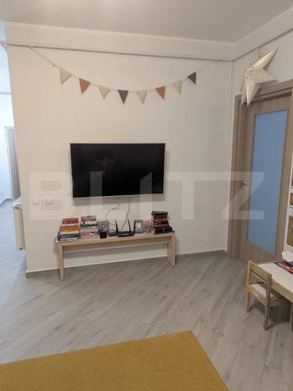 Apartament cu 4 camere semidecomandat în Filiași