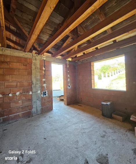 Casă cu 4 camere cu Teren 1400 Mp în Central