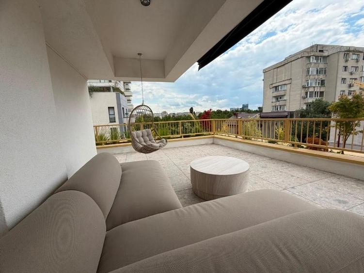 Apartament cu 3 camere semidecomandat, mobilat în Unirii