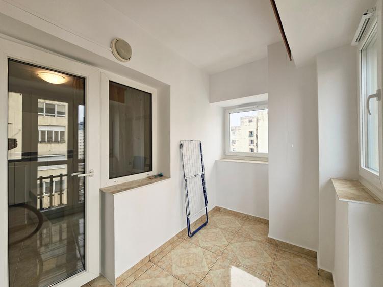 Apartament cu 3 camere decomandat, mobilat în Splaiul Unirii