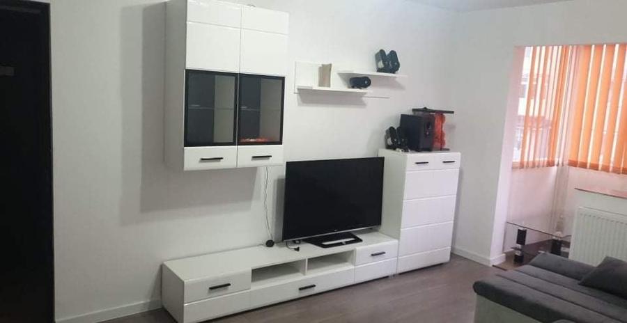 Apartament cu 3 camere semidecomandat, mobilat în Craiovița Nouă