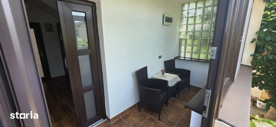Casă cu 6 camere cu Teren 500 Mp în Malu Mare