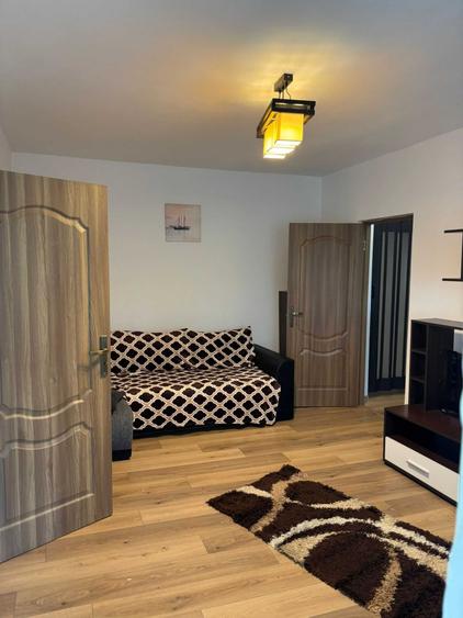 Apartament cu 2 camere semidecomandat în 1 Mai