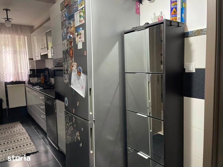 Apartament cu 3 camere semidecomandat în Sud