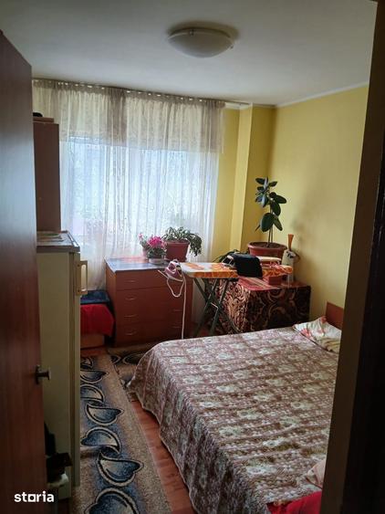 Apartament cu 4 camere decomandat în Central