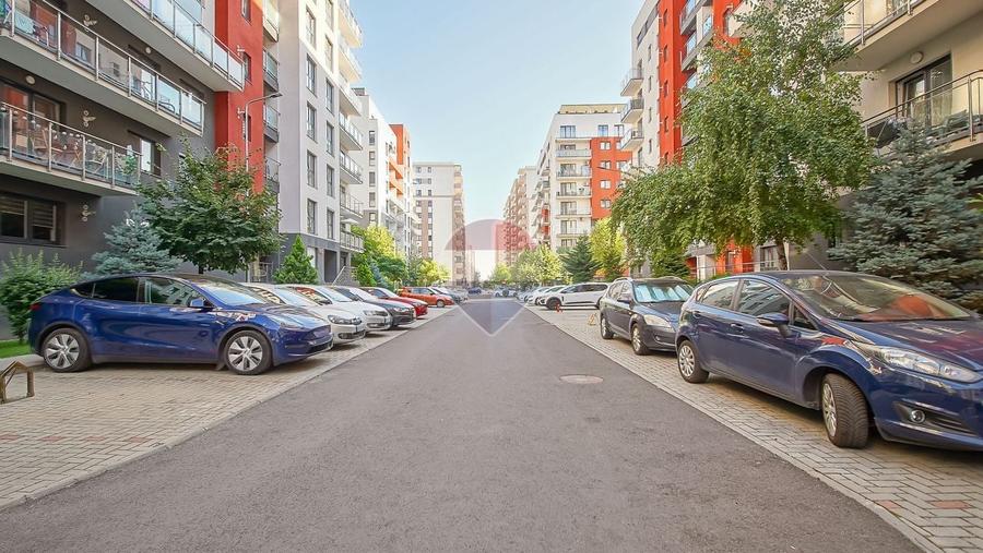 Apartament cu 3 camere decomandat în Tractorul