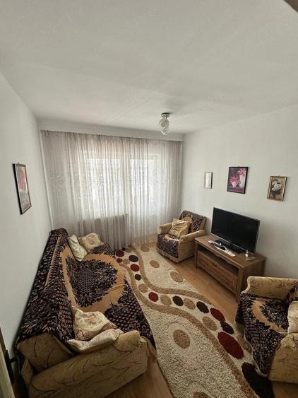 Apartament cu 3 camere decomandat în Coman