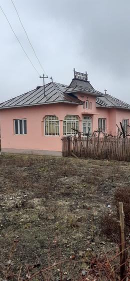 Casă cu 3 camere în Bărăști