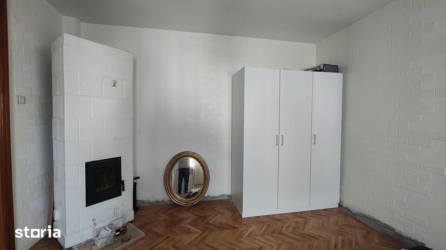 Casă cu 3 camere cu Teren 497 Mp în Central