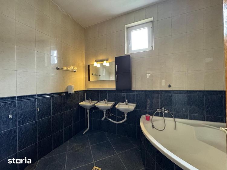 Casă cu 6 camere cu Teren 371.59 Mp în Dămăroaia