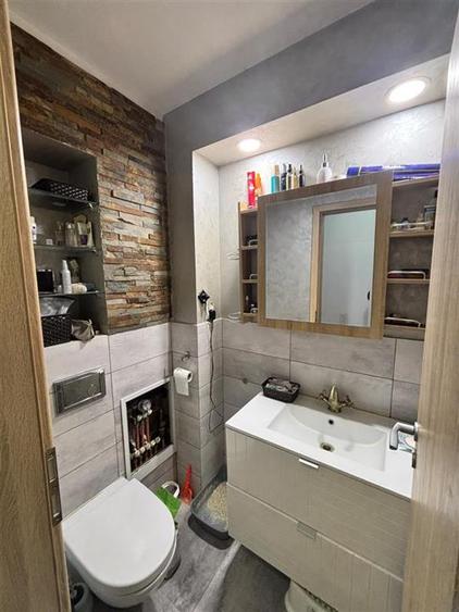 Apartament cu 4 camere decomandat în Cug