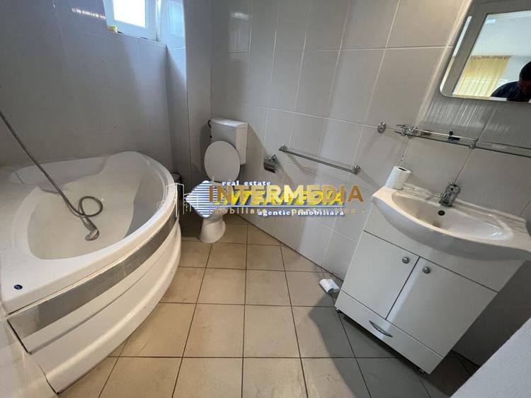 Casă individuală cu 4 camere cu Canalizare în Cetate