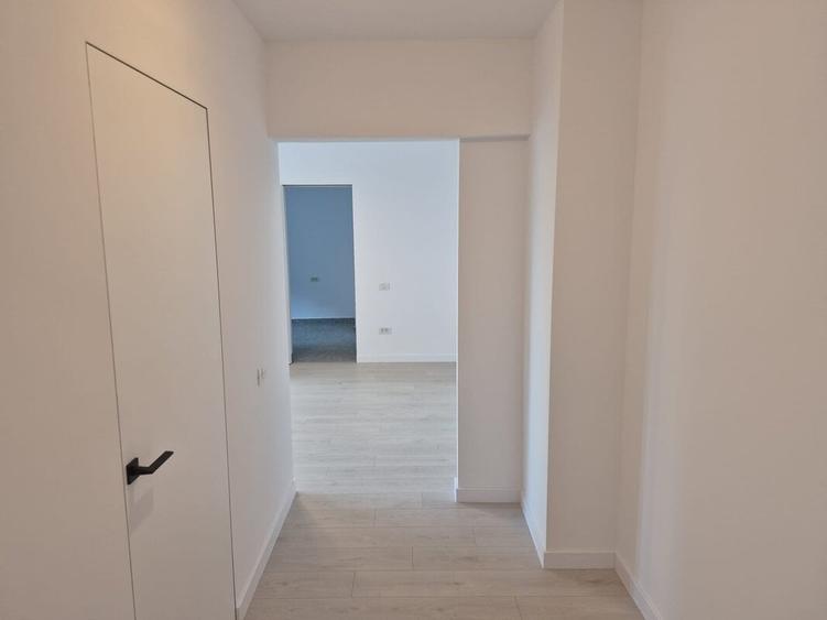 Apartament cu 3 camere semidecomandat în Câmpia Libertății