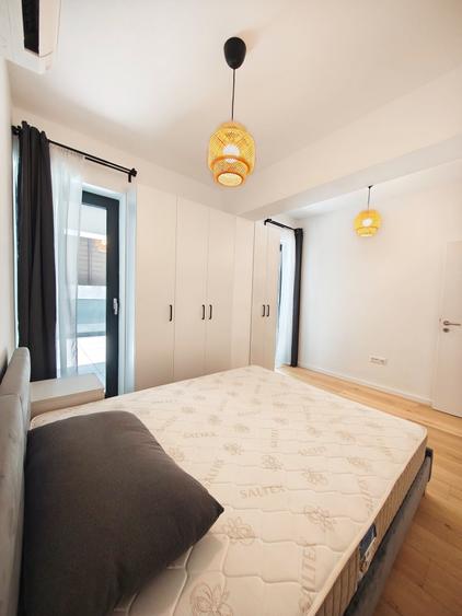 Apartament cu 3 camere decomandat, mobilat în Băneasa