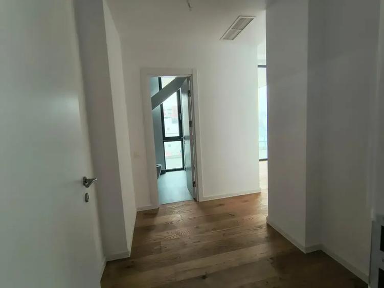 Apartament cu 4 camere decomandat în Aviației