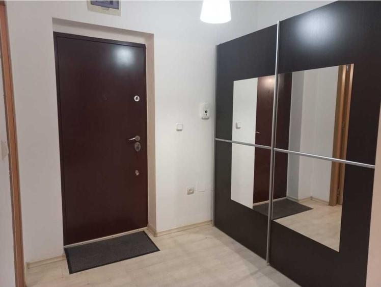 Apartament cu 2 camere semidecomandat în Craiovei
