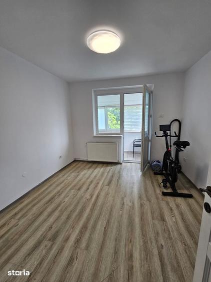 Apartament cu 3 camere decomandat în Tomis II