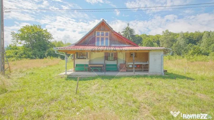 Casă cu 3 camere cu Teren 8100 Mp în Ucea