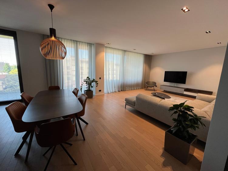 Apartament cu 3 camere decomandat în Floreasca