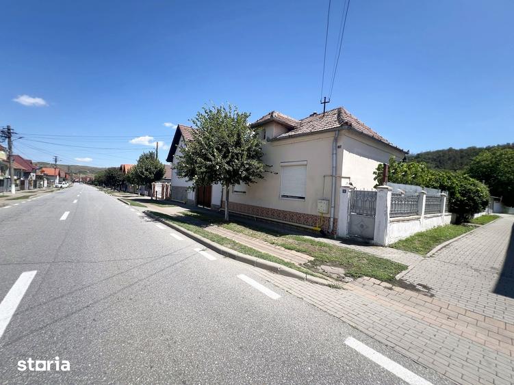 Casă cu 4 camere cu Teren 1819 Mp în Ciugud