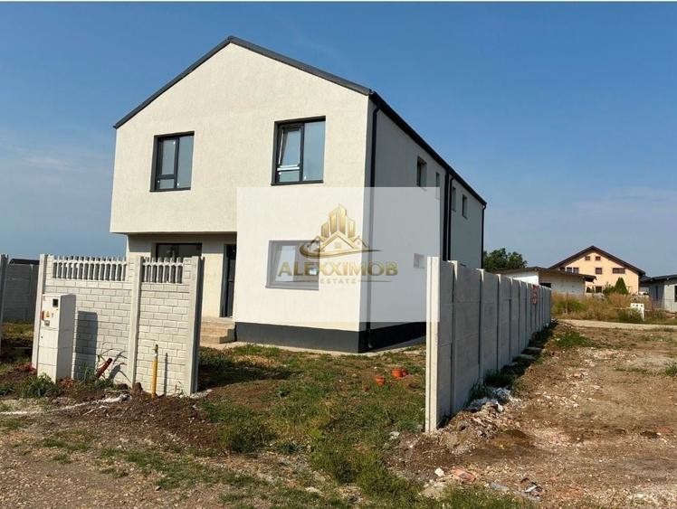 Casă individuală cu 4 camere cu Canalizare în Berceni