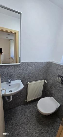 Casă cu 4 camere în Calea București