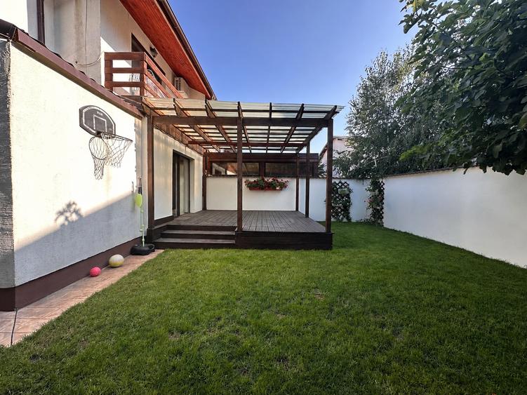 Duplex cu 3 camere cu Canalizare în Domnești