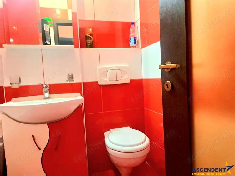 Apartament cu 3 camere decomandat, mobilat în Lenin