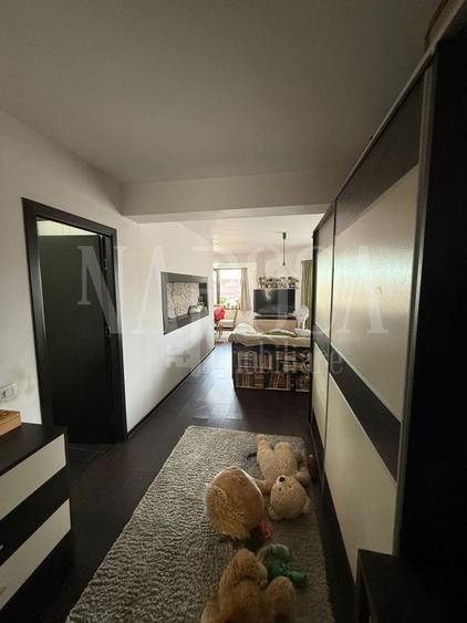 Apartament cu 4 camere semidecomandat în Florești
