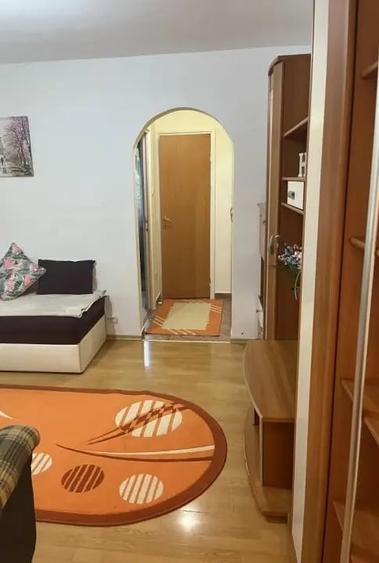 Apartament cu 2 camere semidecomandat, mobilat în Giurgiului
