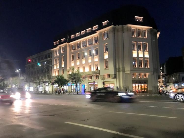 Birou, de 300 mp, în P-ța Universității