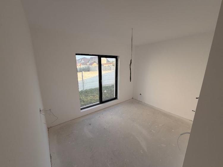 Casă individuală cu 4 camere cu Garaj în Berceni