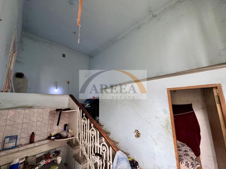Casă individuală cu 12 camere cu Canalizare în Dacia
