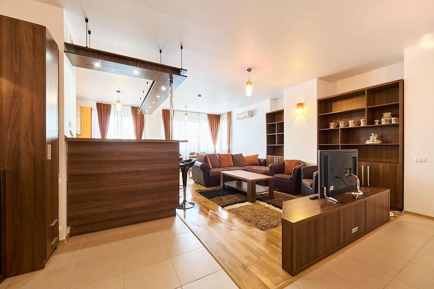 Apartament cu 3 camere, mobilat în Unirii