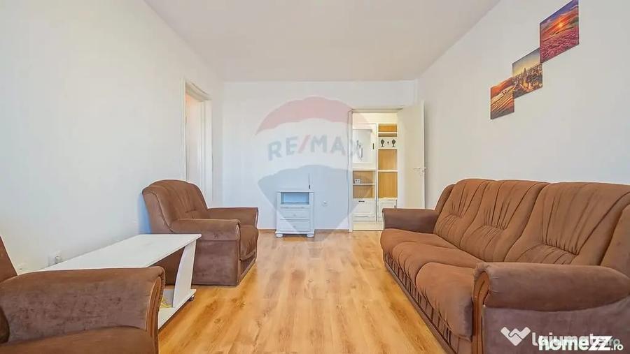 Apartament cu 3 camere semidecomandat în Astra