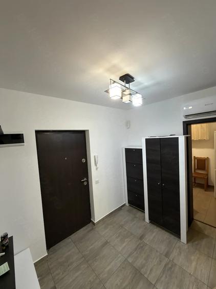 Apartament cu 2 camere semidecomandat în 1 Decembrie