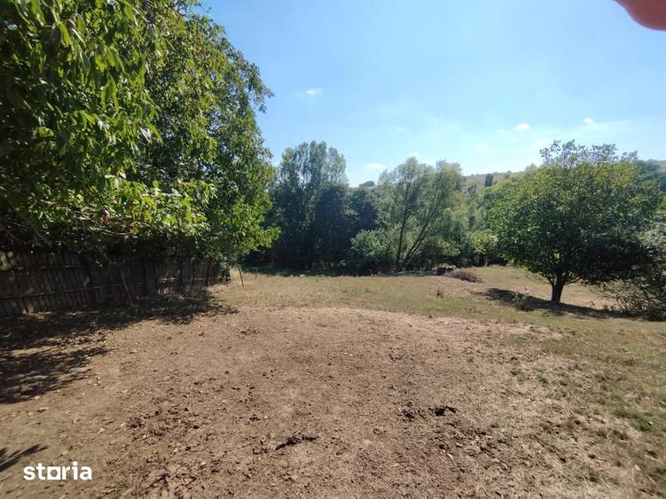 Teren de 2200 mp, în Frumosu