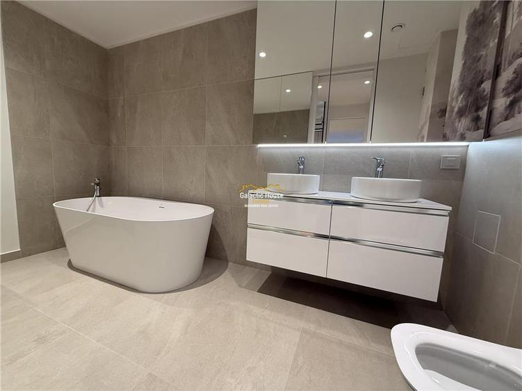 Apartament cu 4 camere decomandat în Central