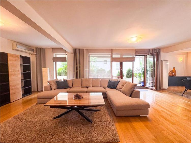 Apartament cu 4 camere semidecomandat, mobilat în Herăstrău