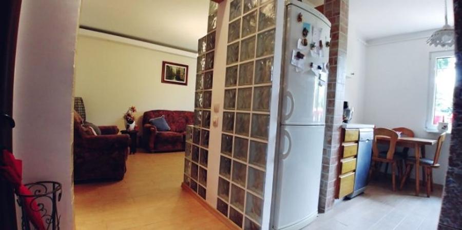 Apartament cu 3 camere semidecomandat în Berceni